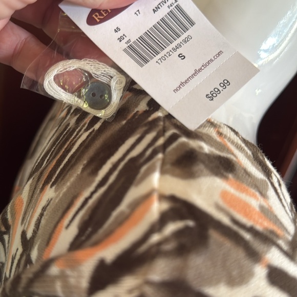 NWT northern reflections size small Women's V-Neck Patterned Top - Picture 4 of 4